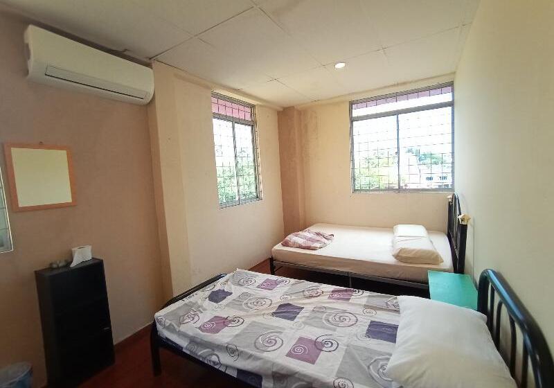 Economy Triple Room, Spot On 90119 Bed's Guesthouse
