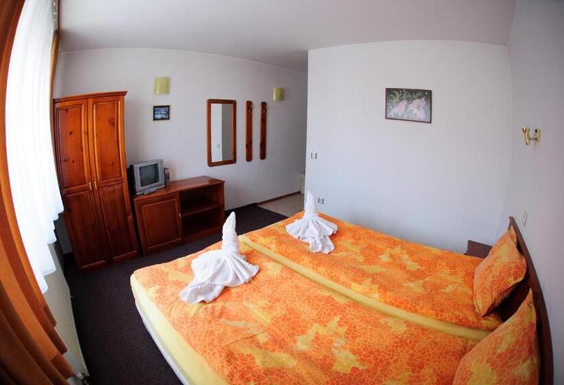 اتاق اکونومی, Family Hotel Nadejda