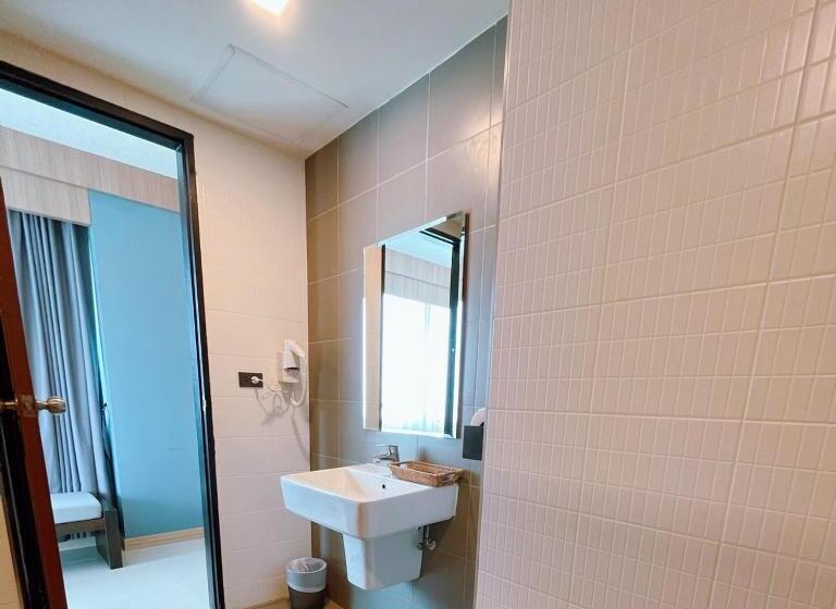 سوییت جونیور, The Sixteenth Naiyang Beach Hotel Sha Plus