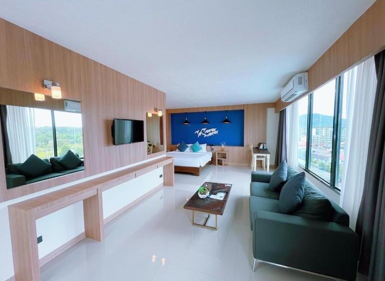 سوییت جونیور, The Sixteenth Naiyang Beach Hotel Sha Plus