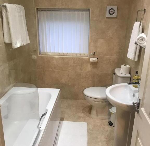 اتاق لوکس, Anson Studios Walsall M6, J10