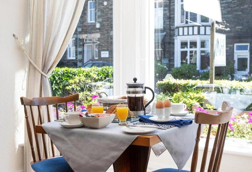 اتاق استاندارد یک تخته با سرویس بهداشتی مشترک, Norwood House