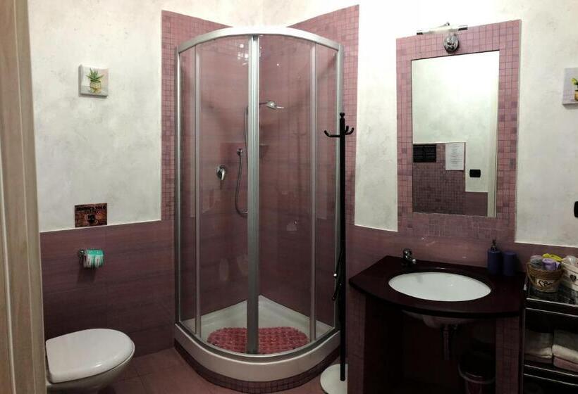 اتاق استاندارد سه نفره, Rizzi Marianna B&b