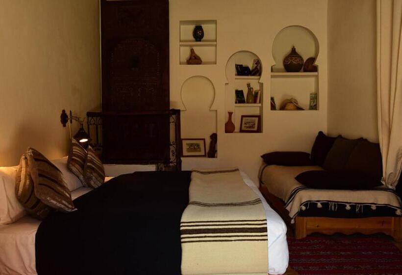 اتاق لوکس سه تخته, Auberge Chez Pierre