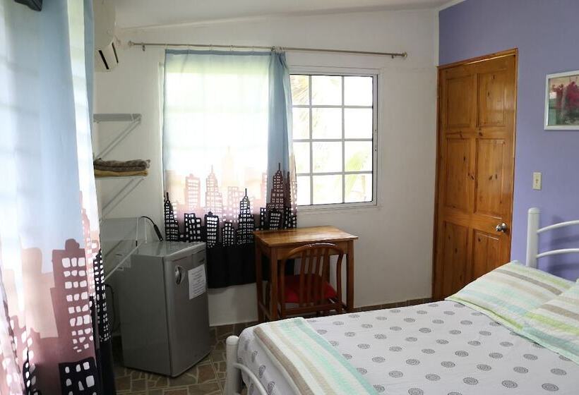 اتاق استاندارد چهارنفره با چشم‌انداز باغ, Bed And Breakfast Little Italy