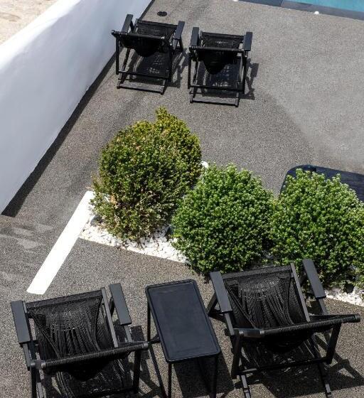 اتاق لوکس با بالکن و چشم‌انداز دریا, She Mykonos Boutique