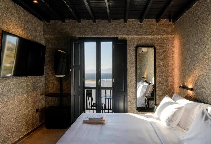 اتاق لوکس با بالکن و چشم‌انداز دریا, She Mykonos Boutique