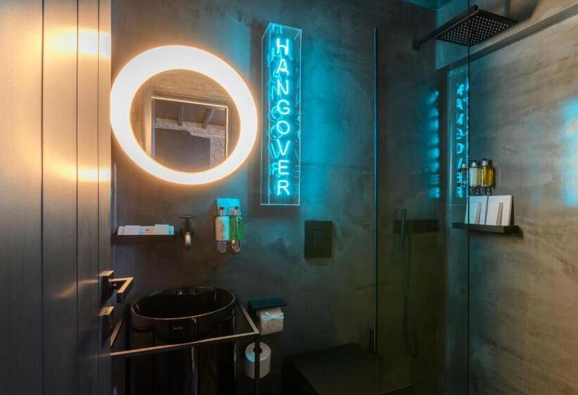 سوییت با چشم‌انداز دریا, She Mykonos Boutique