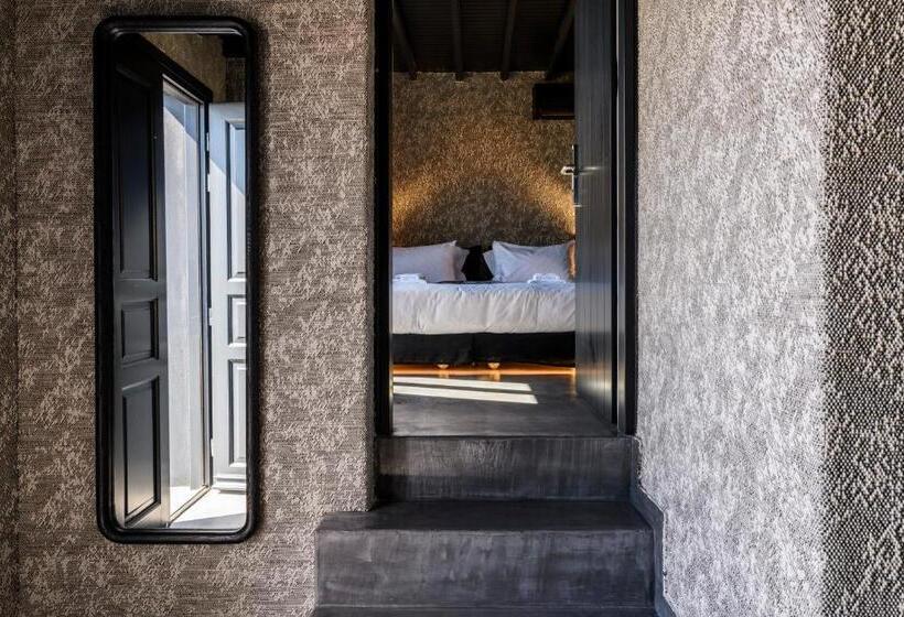 اتاق لوکس با بالکن و چشم‌انداز دریا, She Mykonos Boutique