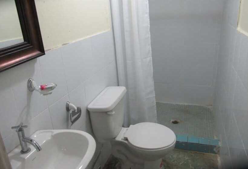 اتاق خانوادگی, Waterfall Hostel