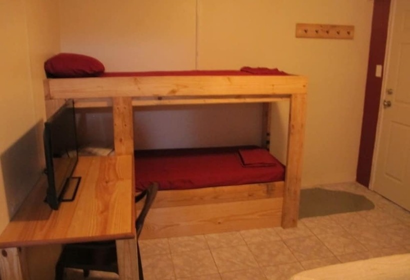 اتاق خانوادگی, Waterfall Hostel
