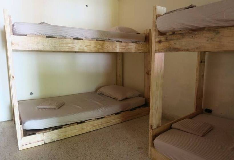 اتاق خانوادگی, Waterfall Hostel