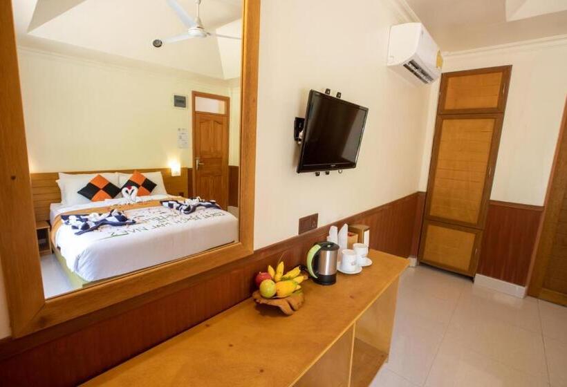 اتاق لوکس با بالکن و چشم‌انداز دریا, Coral Beach Maldives