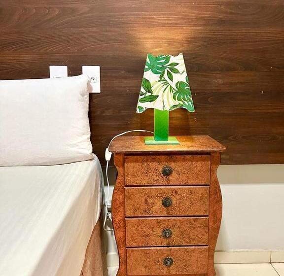 اتاق استاندارد یک تخته با سرویس بهداشتی مشترک, Elô Hostel