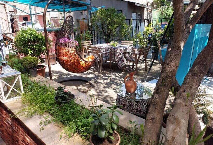 اتاق خانوادگی, Ardoni