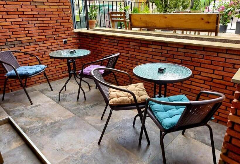 اتاق اکونومی, Ardoni