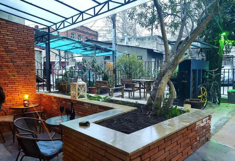 اتاق اکونومی, Ardoni