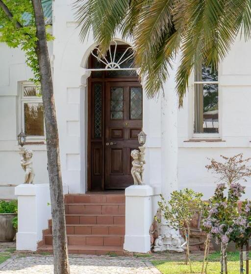 اتاق استاندارد با چشم‌انداز استخر, Fountain Villa