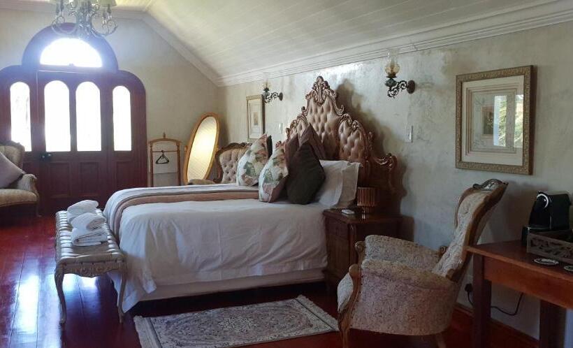 سوئیت با بالکن, Fountain Villa