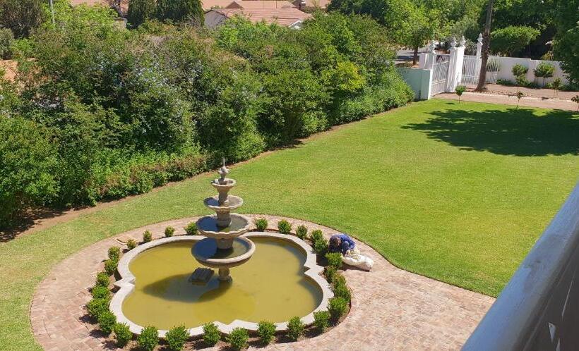 سوئیت با بالکن, Fountain Villa
