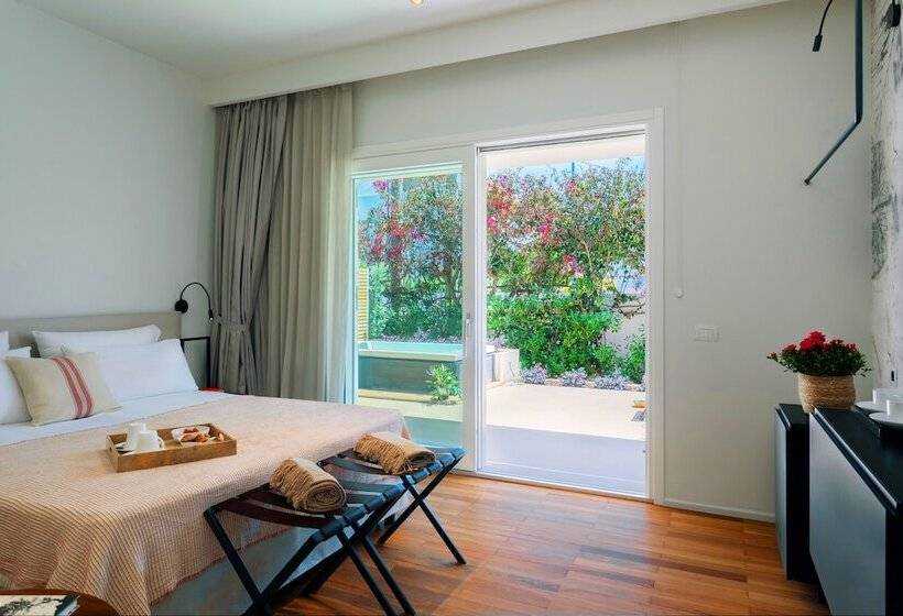 اتاق لوکس با وان آب گرم, Domìa Boutique Hotel E Cucina