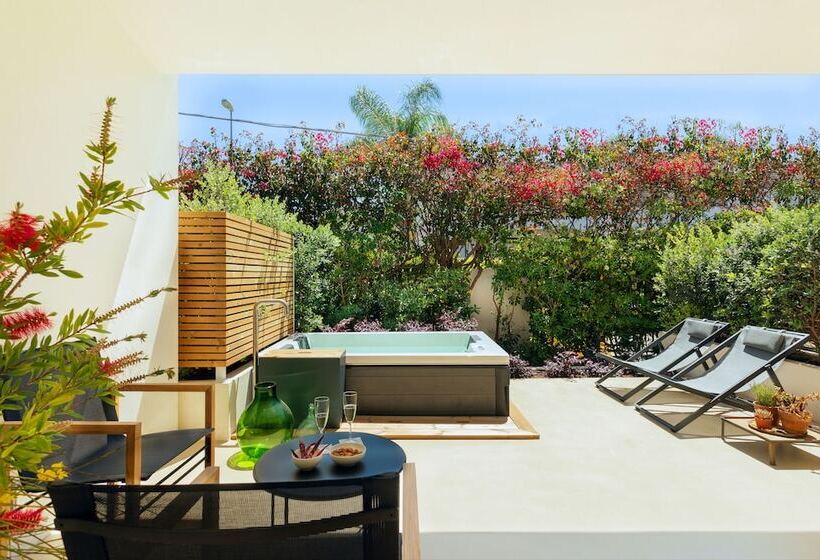 اتاق لوکس با وان آب گرم, Domìa Boutique Hotel E Cucina