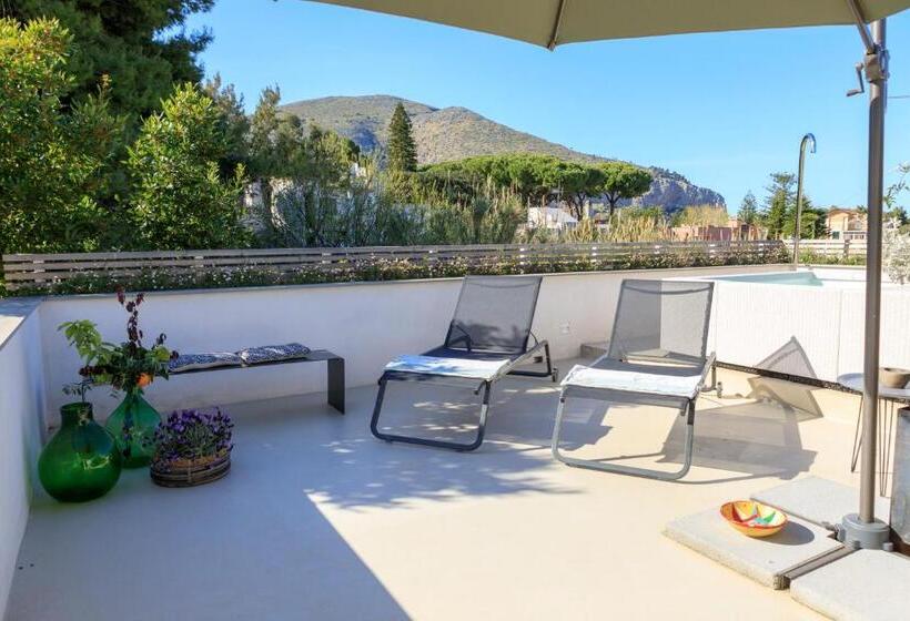 سوئیت جونیور با ماساژ آبی, Domìa Boutique Hotel E Cucina