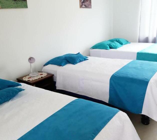 اتاق استاندارد چهار تخته, Hostal Los Flamencos