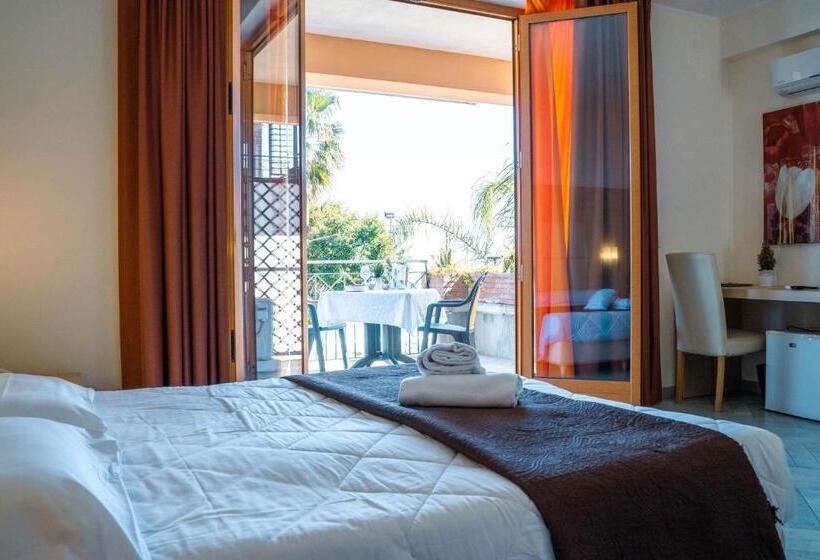 اتاق لوکس چهار تخته, Taormina Hotel Calipso