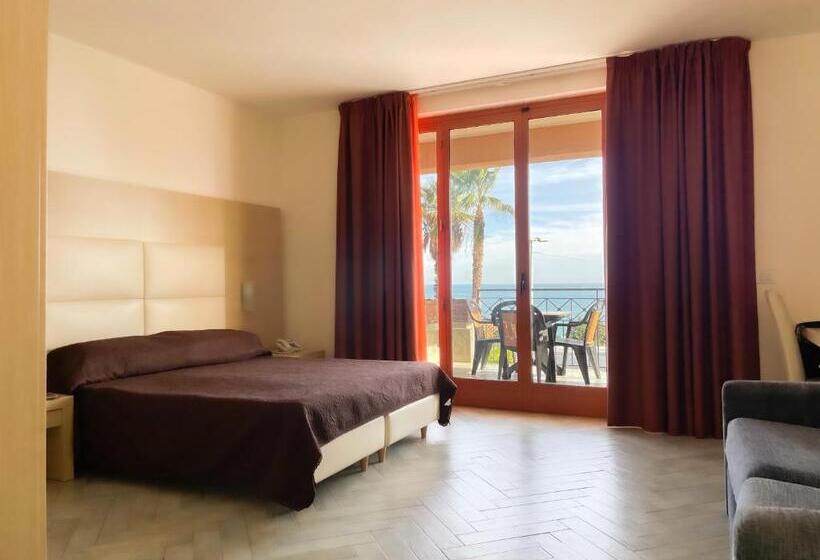 اتاق لوکس چهار تخته, Taormina Hotel Calipso