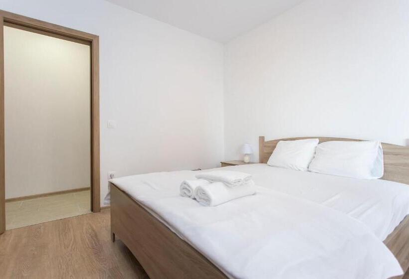 آپارتمان 1 خوابه با بالکن, Modern And Bright Apartments Near Center   Free Parking