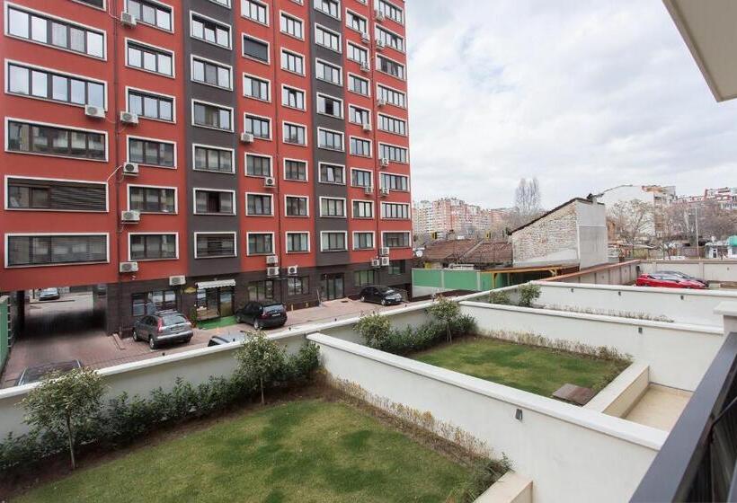 آپارتمان 1 خوابه با تراس, Modern And Bright Apartments Near Center   Free Parking