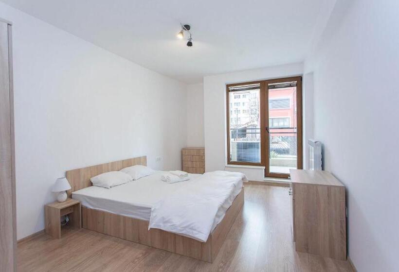 آپارتمان 1 خوابه با تراس, Modern And Bright Apartments Near Center   Free Parking