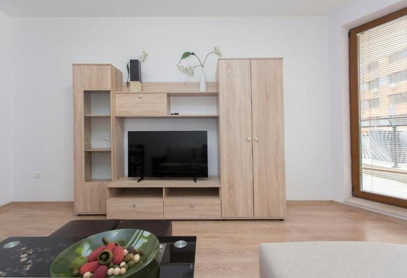 آپارتمان 1 خوابه با تراس, Modern And Bright Apartments Near Center   Free Parking