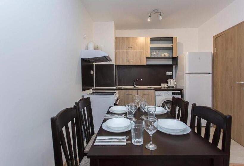 آپارتمان 1 خوابه با تراس, Modern And Bright Apartments Near Center   Free Parking