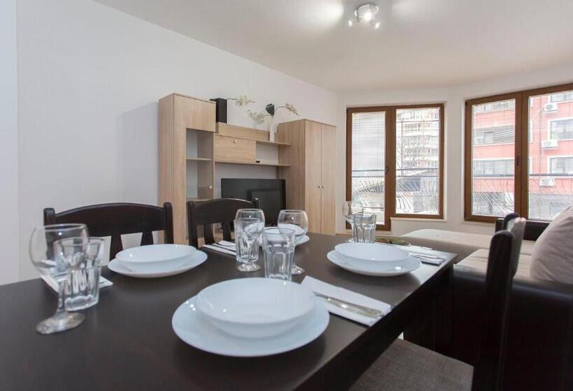 آپارتمان 1 خوابه با تراس, Modern And Bright Apartments Near Center   Free Parking