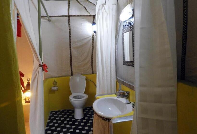 اتاق استاندارد سه نفره, Room In Lodge   Sleep In Luxury Tent In Desert