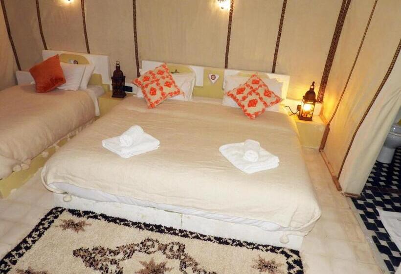 اتاق استاندارد سه نفره, Room In Lodge   Sleep In Luxury Tent In Desert
