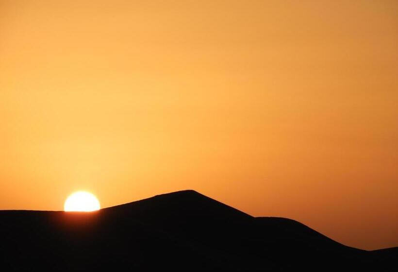 اتاق استاندارد سه نفره, Room In Lodge   Sleep In Luxury Tent In Desert
