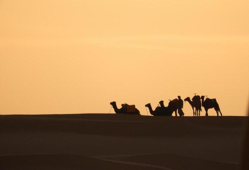 اتاق استاندارد سه نفره, Room In Lodge   Sleep In Luxury Tent In Desert