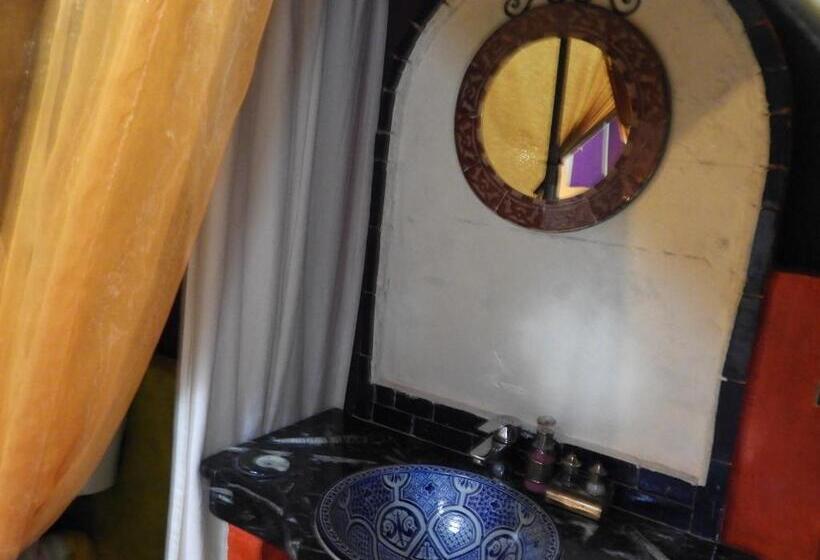 اتاق استاندارد سه نفره, Room In Lodge   Sleep In Luxury Tent In Desert