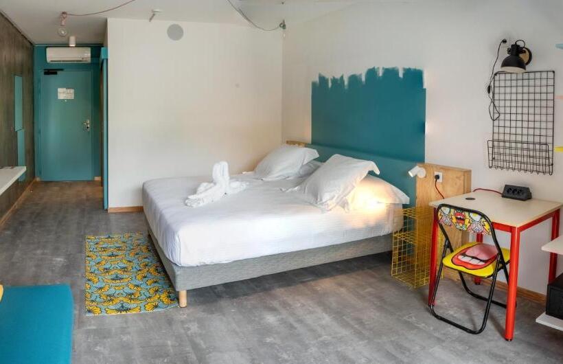اتاق لوکس خانوادگی, Hôtel Le Terre Sainte