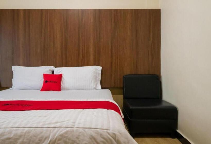 سوییت جونیور, Reddoorz Plus Near Ramayana Pematangsiantar