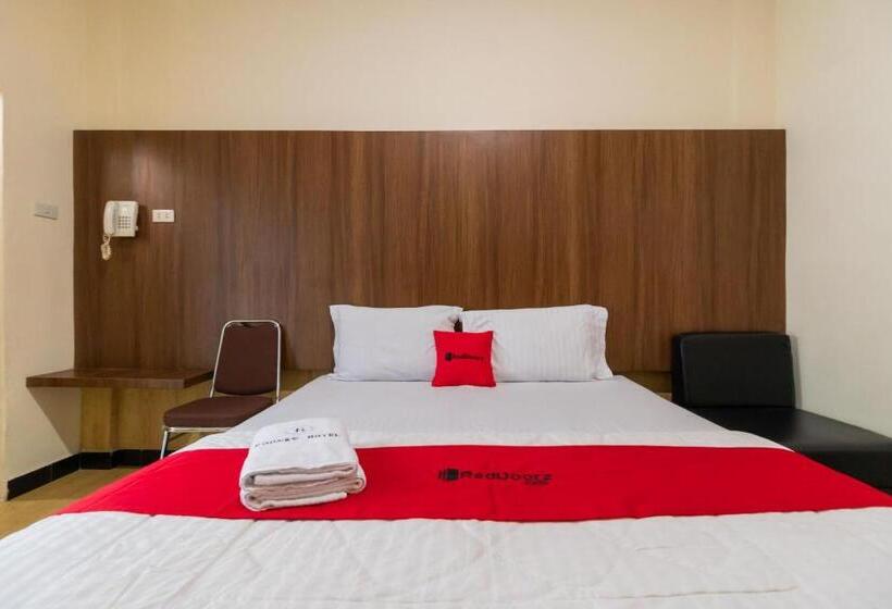 سوییت جونیور, Reddoorz Plus Near Ramayana Pematangsiantar