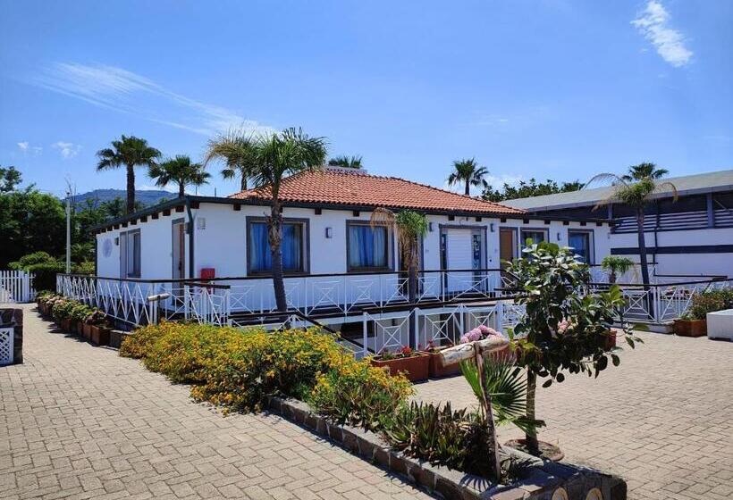 اتاق استاندارد, Le Mandrelle Beach Resort