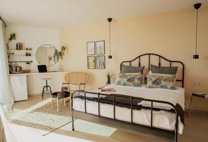 اتاق لوکس, Payava Hotel By True Blue