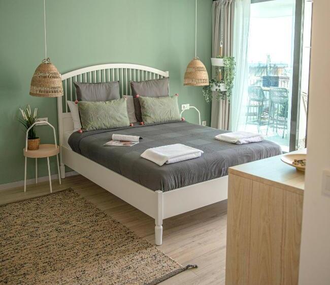 اتاق استاندارد با چشم‌انداز دریا, Payava Hotel By True Blue