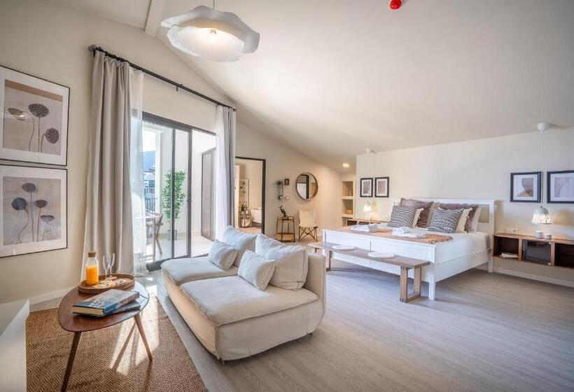 اتاق پریمیوم چهارنفره, Payava Hotel By True Blue
