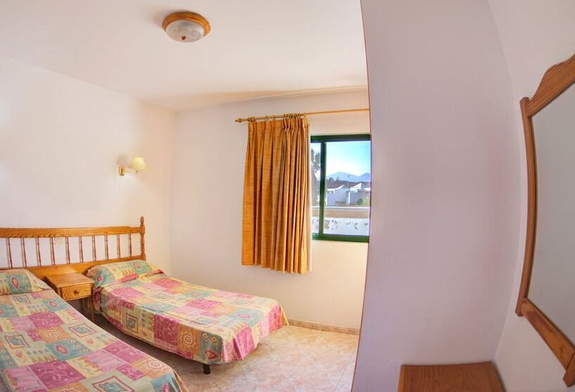 带泳池景观带阳台及1个卧室的公寓, Apartamentos Tisalaya