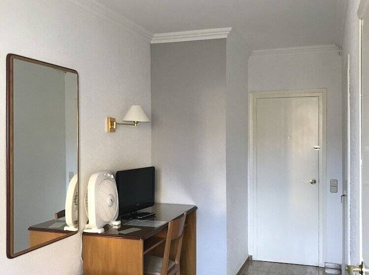 Pokój Standard Jednoosobowy, Hostal Can Pou